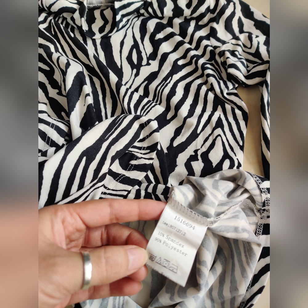 Winter animal print top - Picture 5 of 5